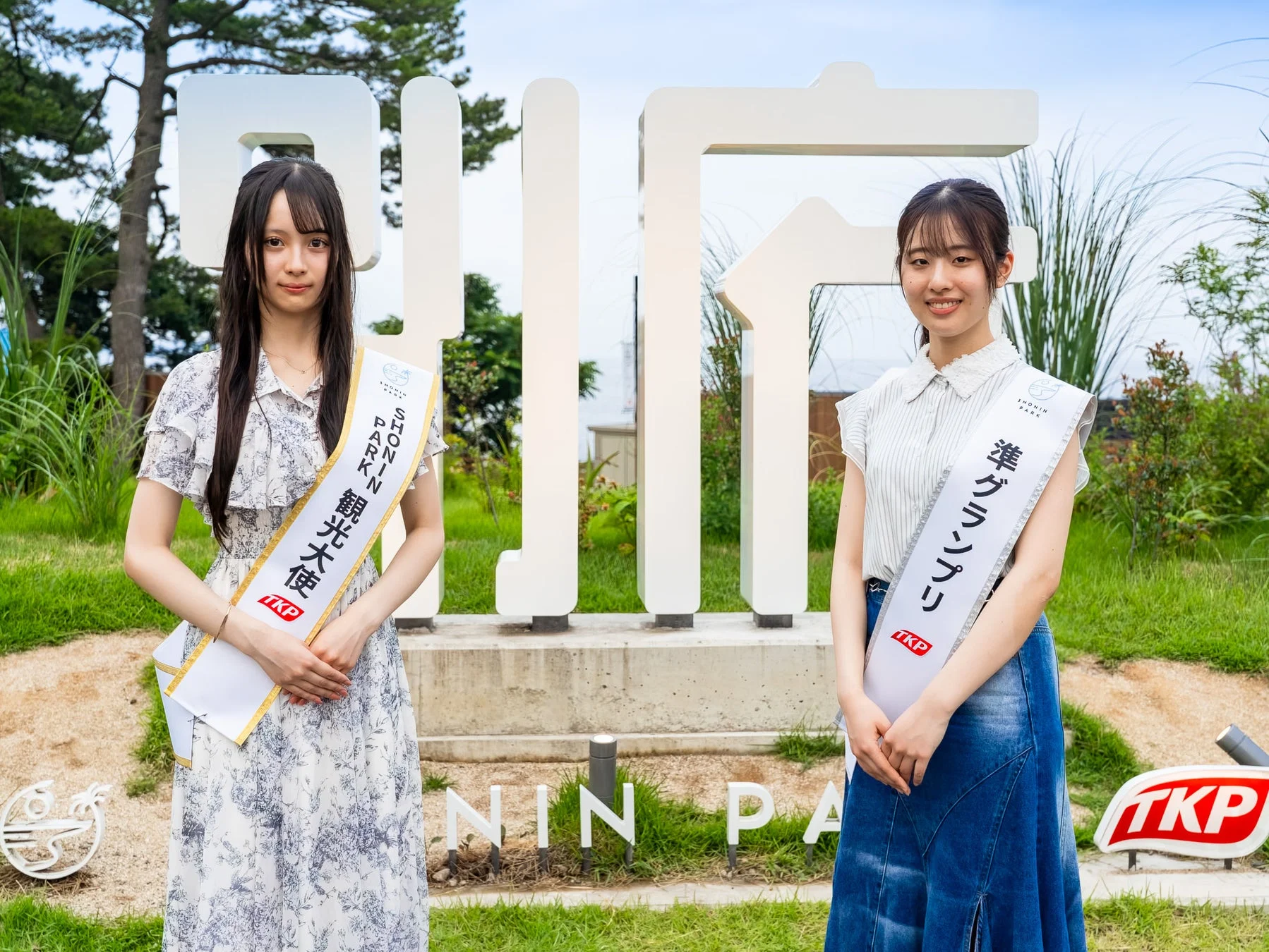 観光大使に選ばれた上野真子さん(左)と阿部羽菜子さん(右)