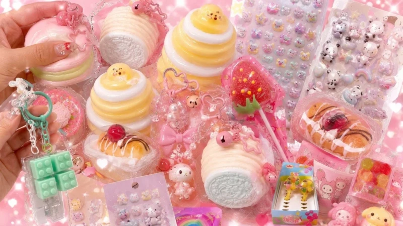 SNSで話題！関西最大級の品揃えを誇る「PETA L♡VE」で“かわいい”スクイーズ＆シール探しを楽しもう