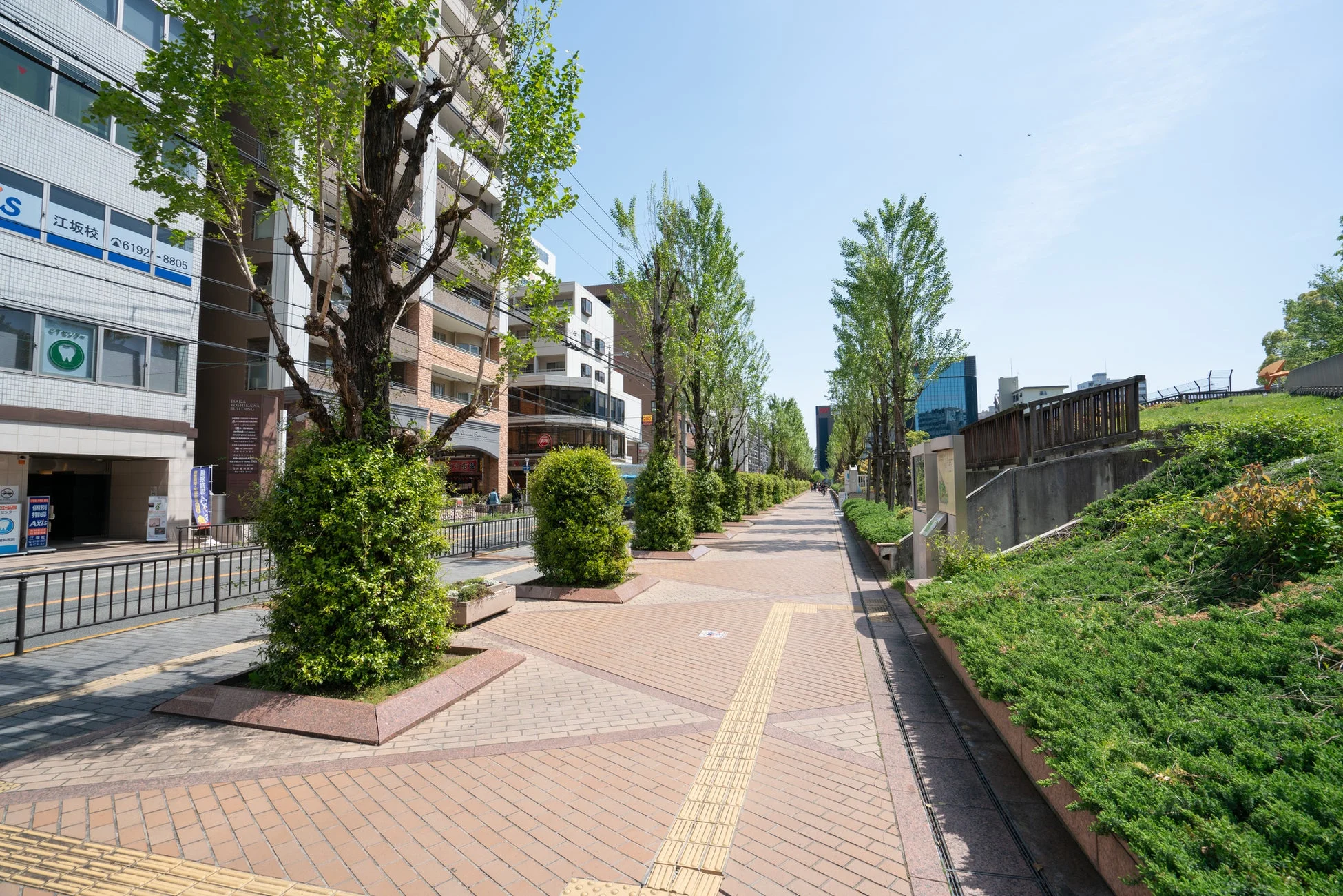 江坂の街並み
