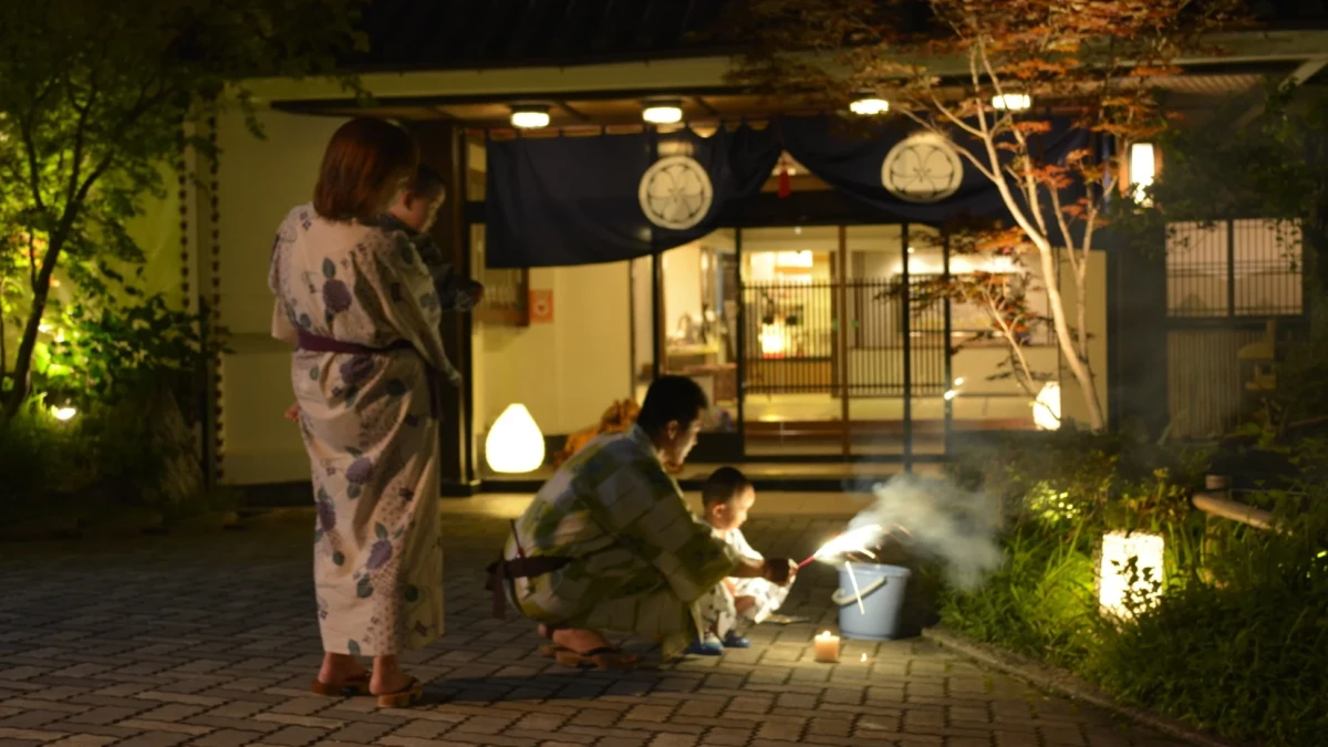 夏休みは家族で「湯めぐりの宿楠水閣」へ！ミニ縁日と花火で忘れられない思い出作り