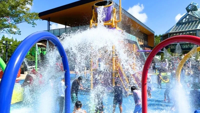 夏の河川環境楽園で水遊びとイベントを満喫！家族で楽しめる「夏の楽園祭」開催