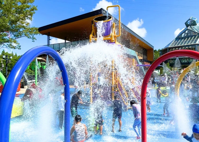 夏の河川環境楽園で水遊びとイベントを満喫！家族で楽しめる「夏の楽園祭」開催