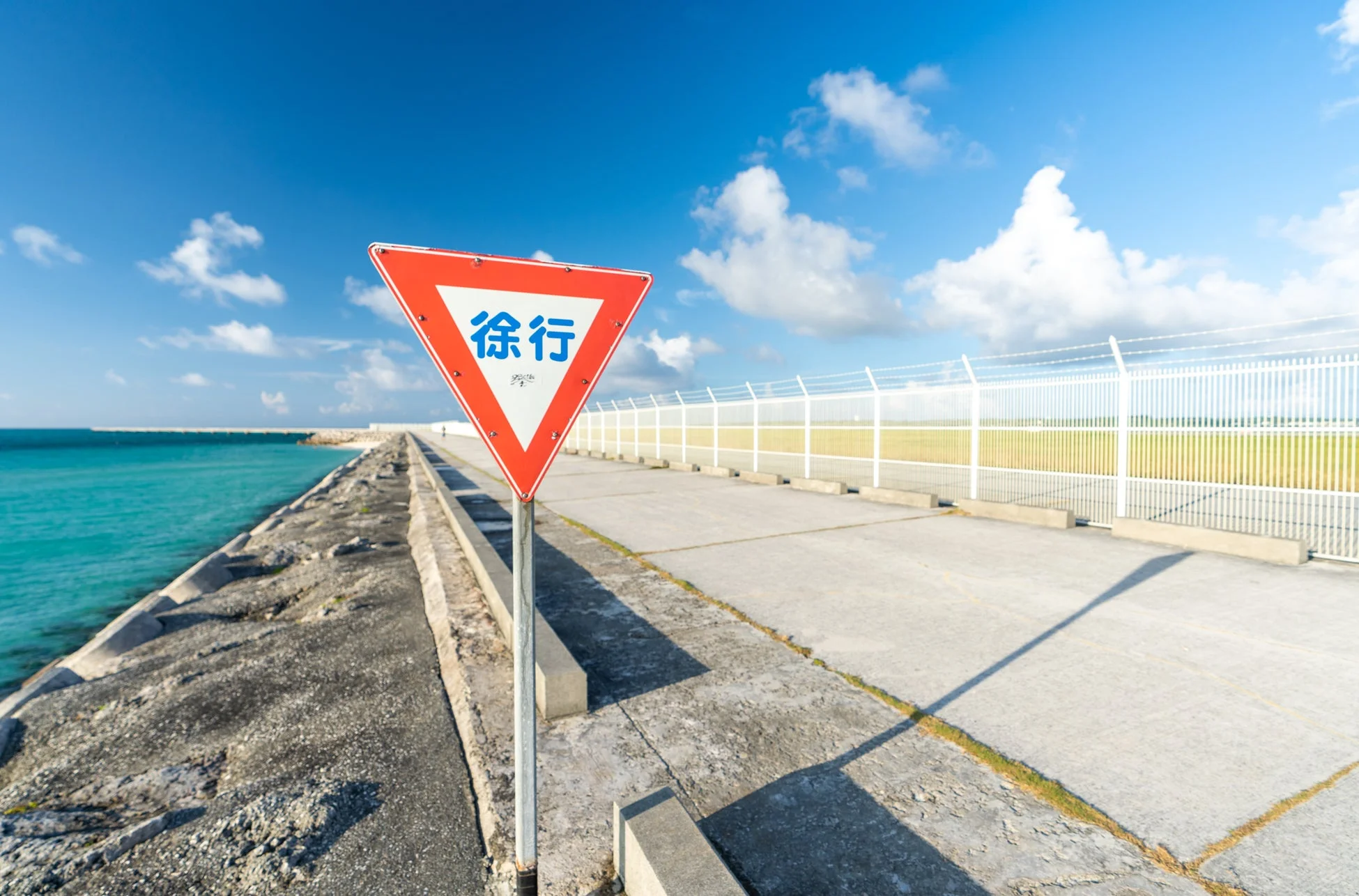 海沿いの道