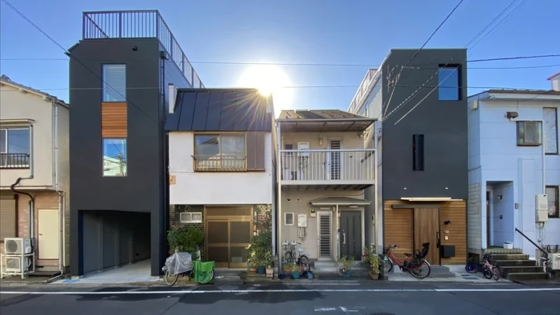 都市で叶える海外スタイル！練馬区14坪の敷地に立つ、工夫満載の3階建て住宅