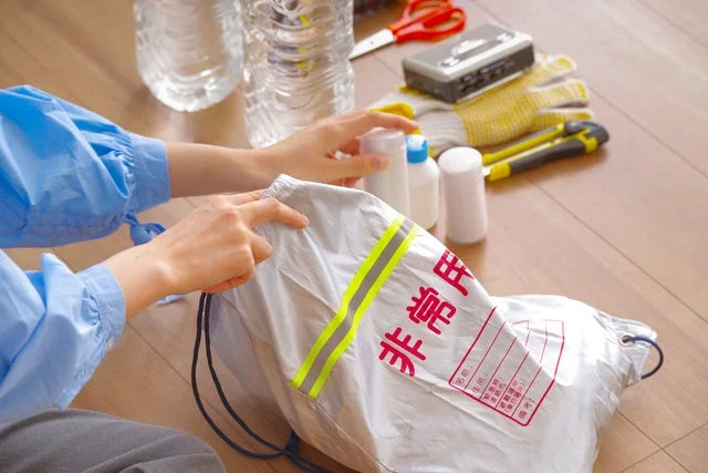 8割以上が自宅用防災グッズを準備！でも「携帯用」は課題あり？夫婦の防災意識ギャップも明らかに【最新意識調査】