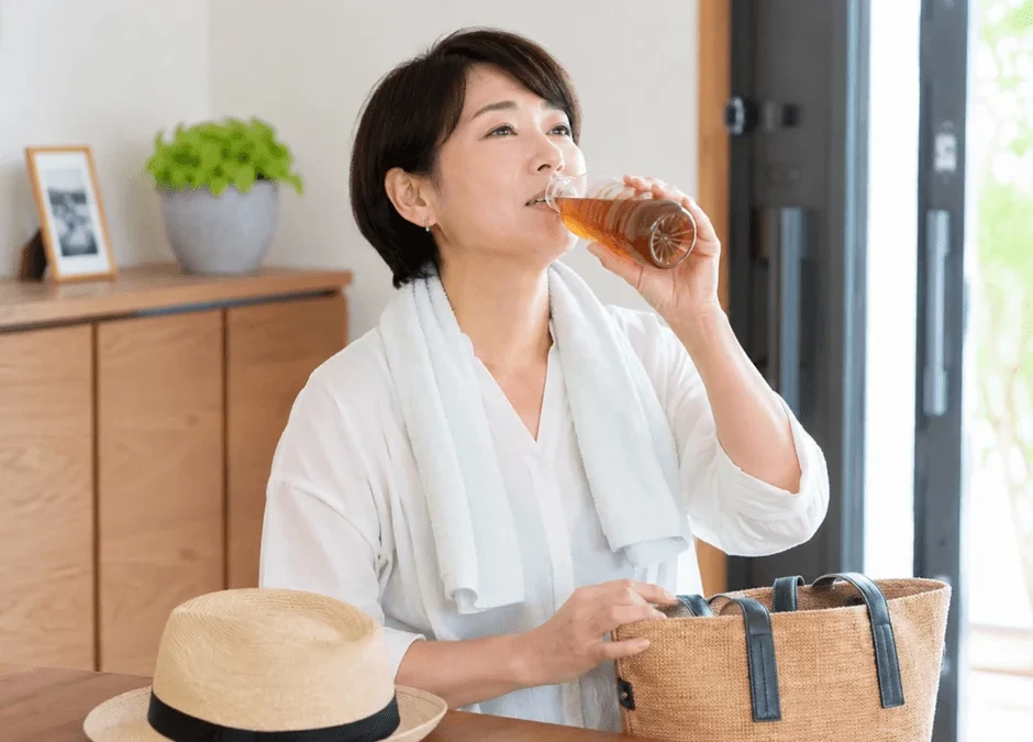 40代・50代必見！夏の疲れに負けない体づくり｜水分・食事・腸活で乗り切る夏バテ対策