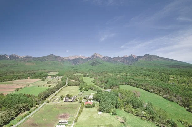 八ヶ岳農業大学校の広大な自然風景