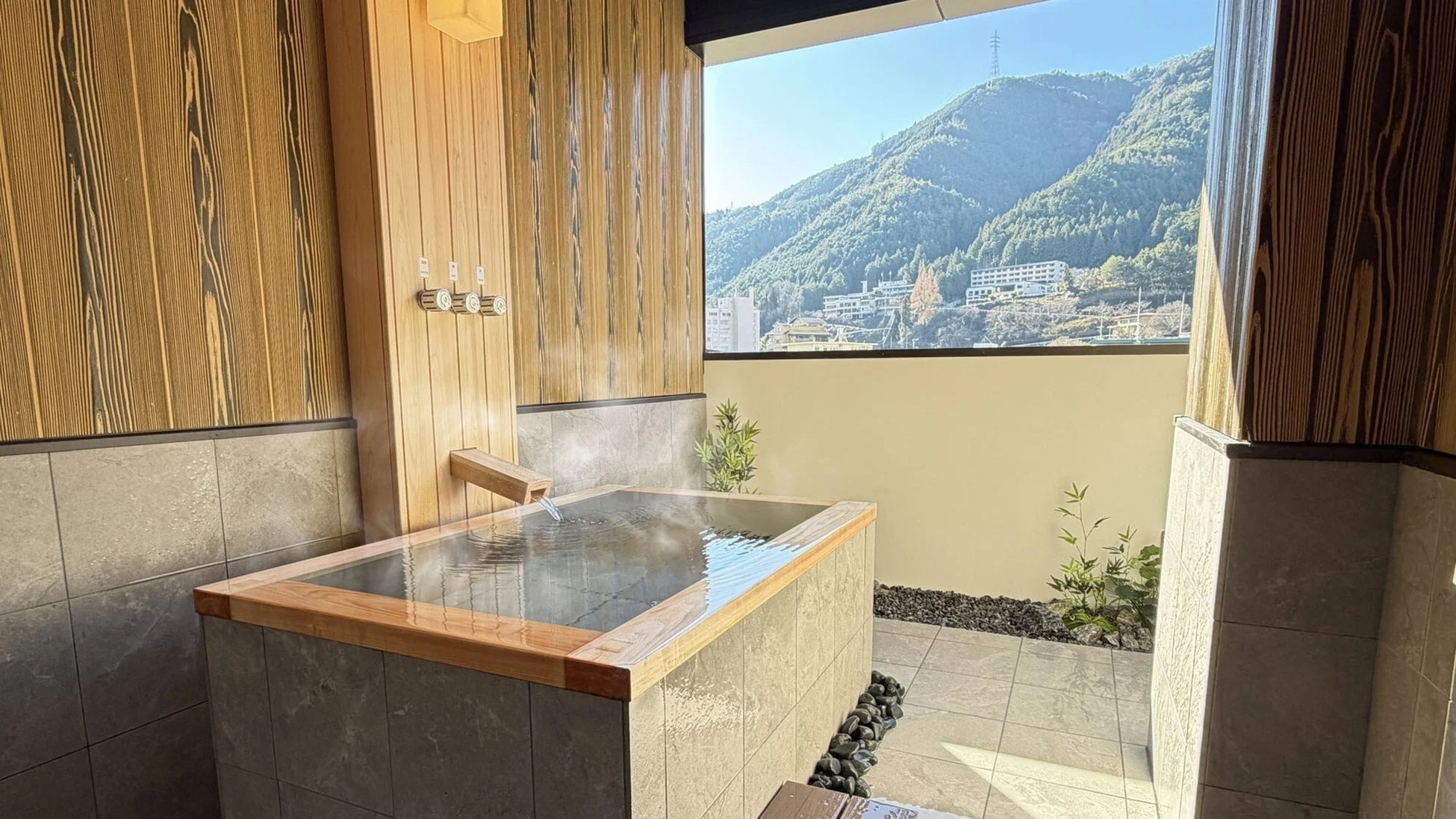 下呂温泉 山形屋の露天風呂