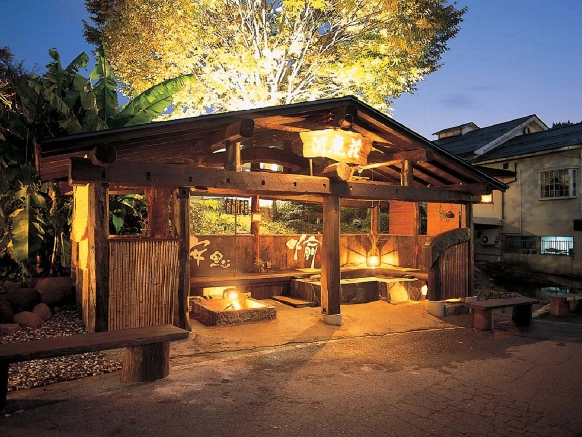 温泉、足湯、夜景、木造建築