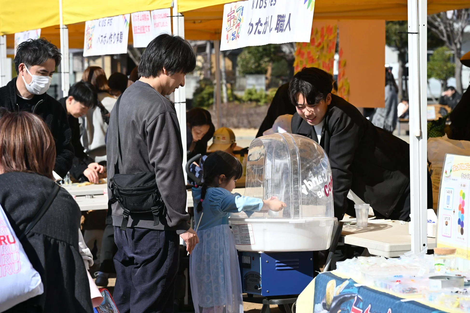わたあめ作り体験の様子