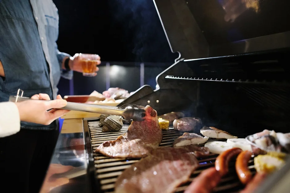 BBQを楽しむ人々