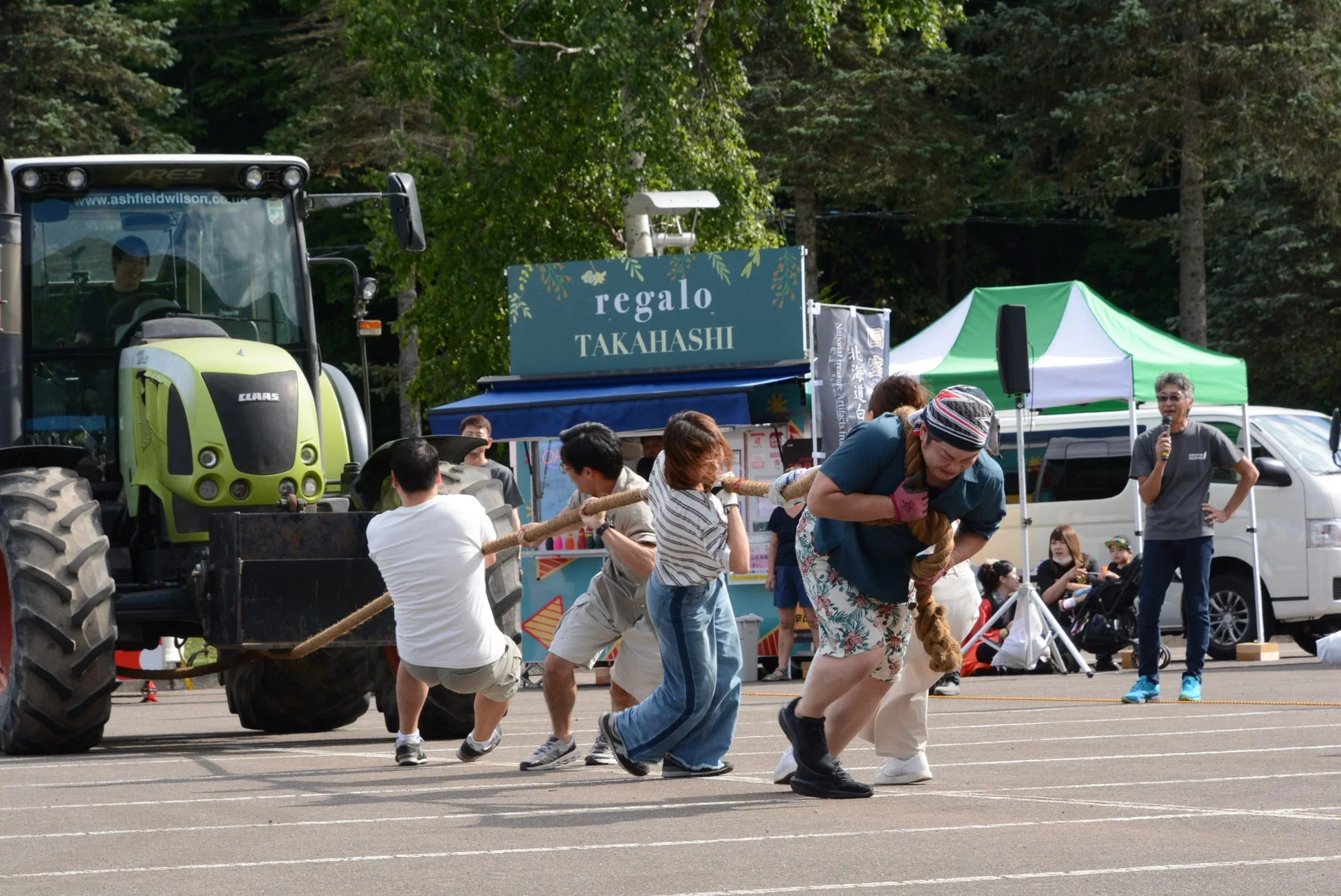 トラクター引き競技大会の様子