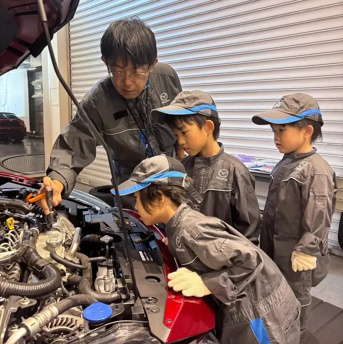 神戸マツダと学童ホテルがタッグ！8月22日開催「未来のクルマ博士になろう！」で、子どもたちの夢を育む本物の仕事体験を！