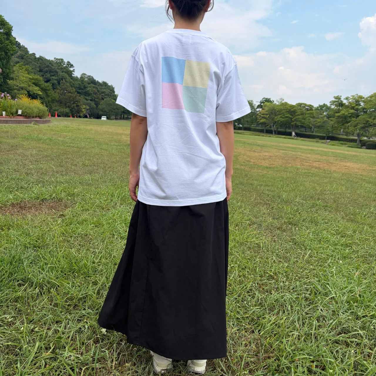 CANVASを着用した人の後ろ姿