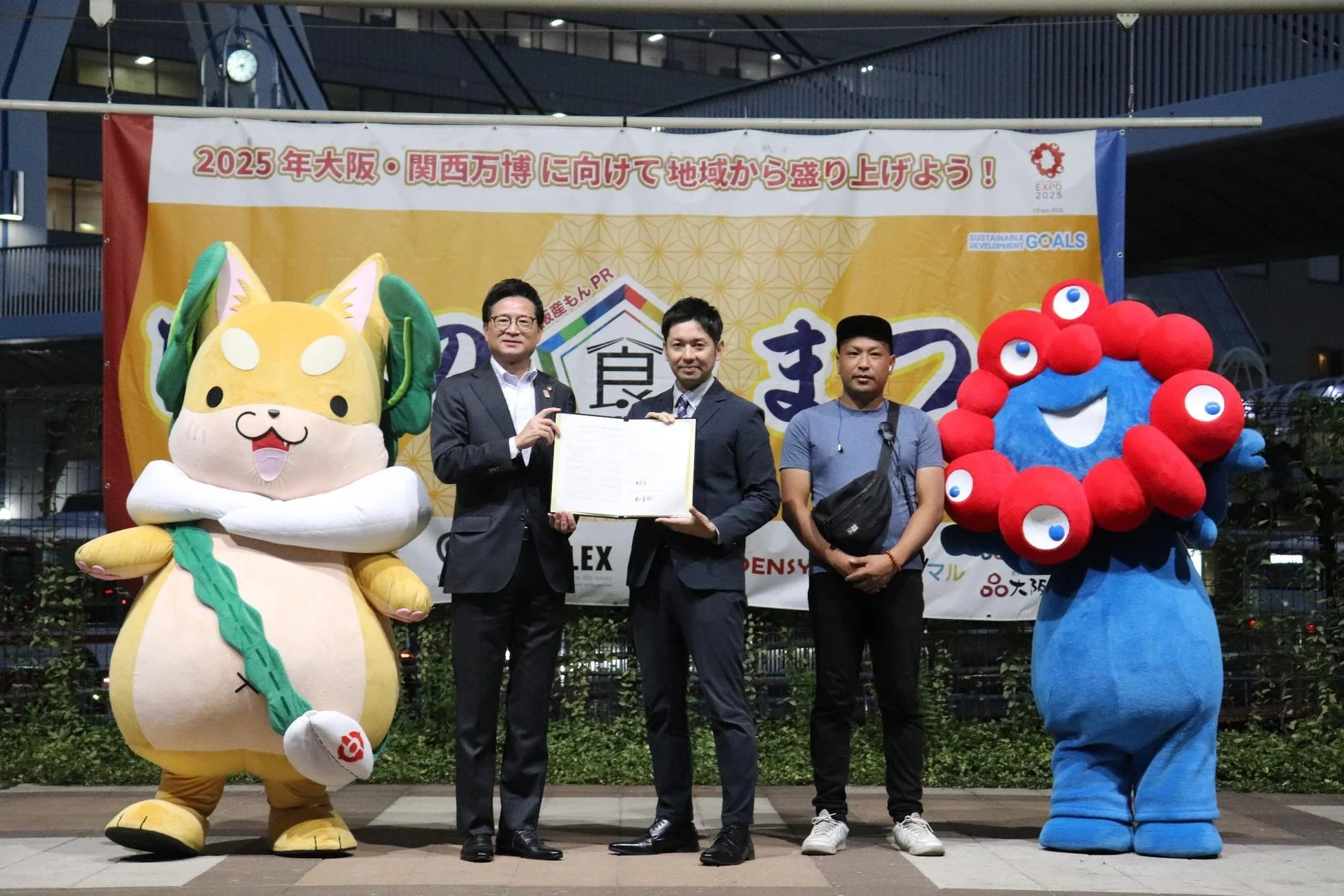 大阪万博キャラクターとの写真