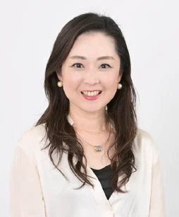 笑顔の女性ポートレート(ハルメクのおせち開発担当 橋本 幸恵氏)