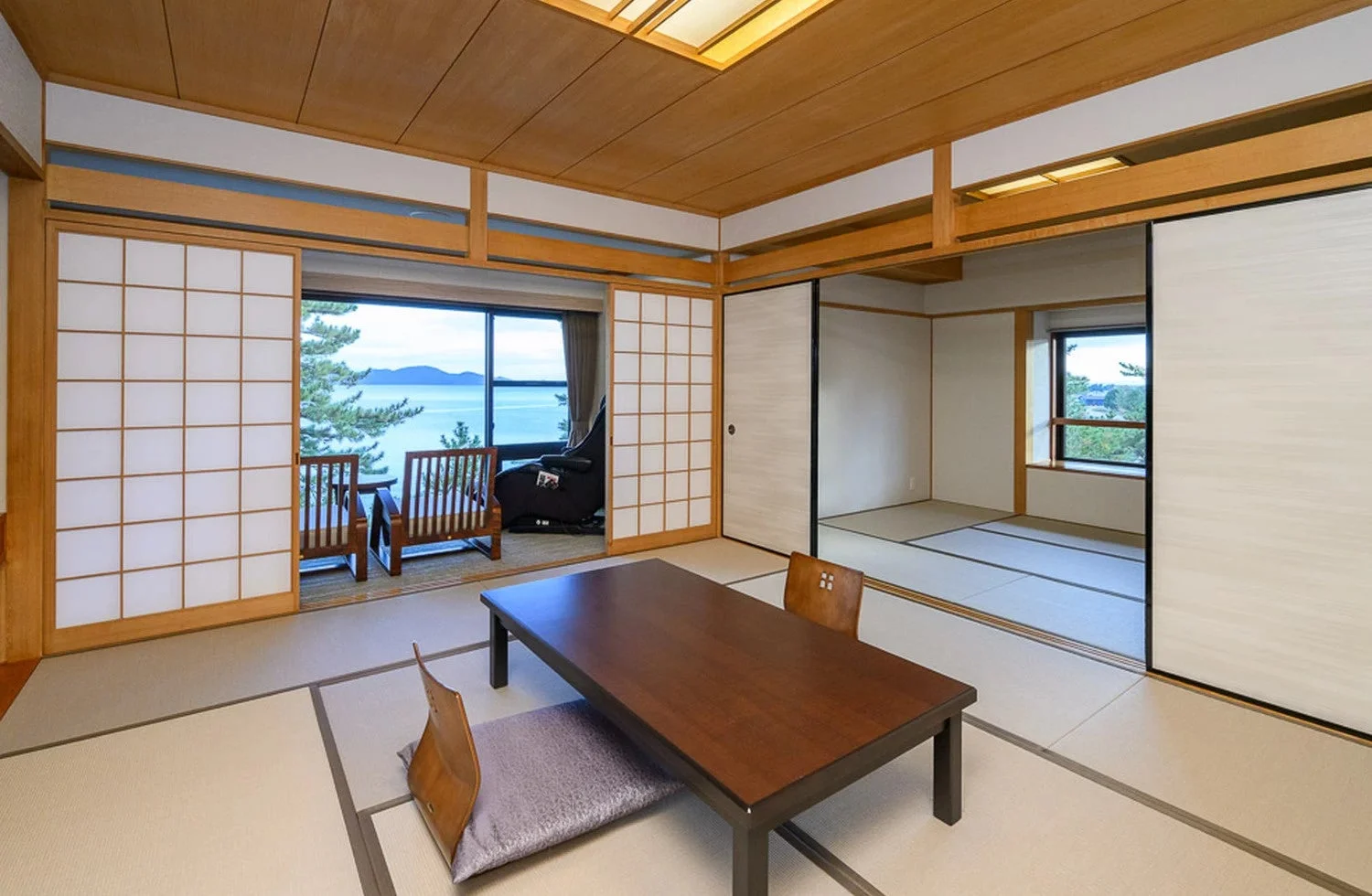 畳敷きの和室