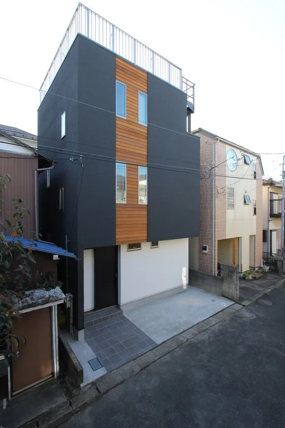現代的な3階建て住宅