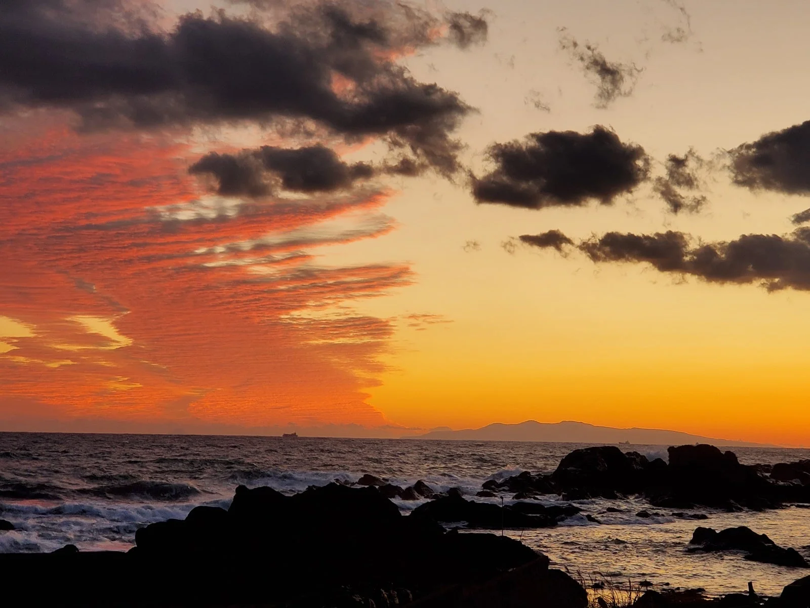 夕暮れの海