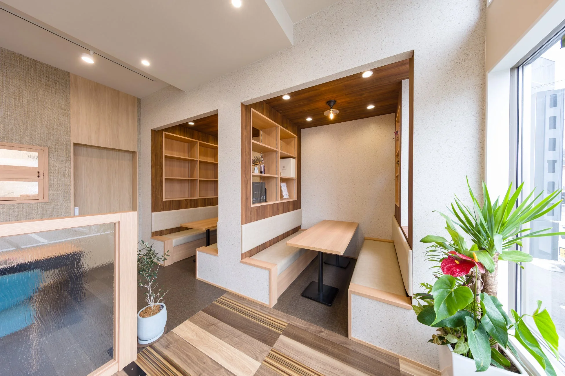 アパマンショップ日向店のブース席