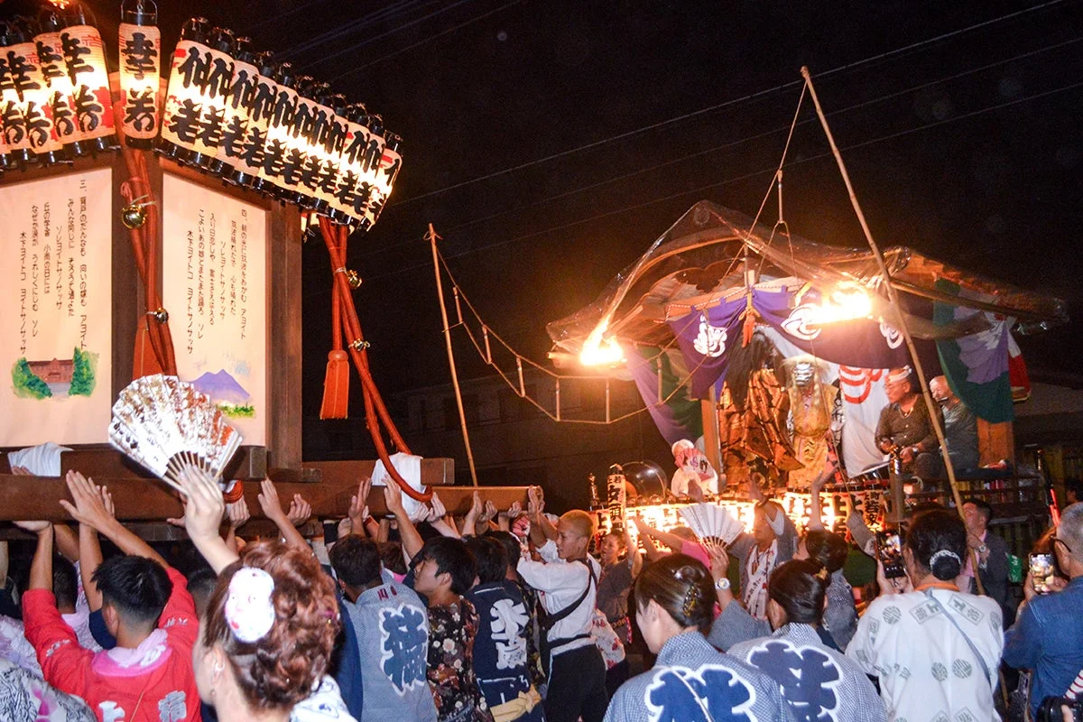 夜の竹袋稲荷神社例大祭の様子